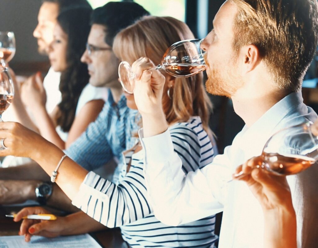 Catadores de vinos naturales