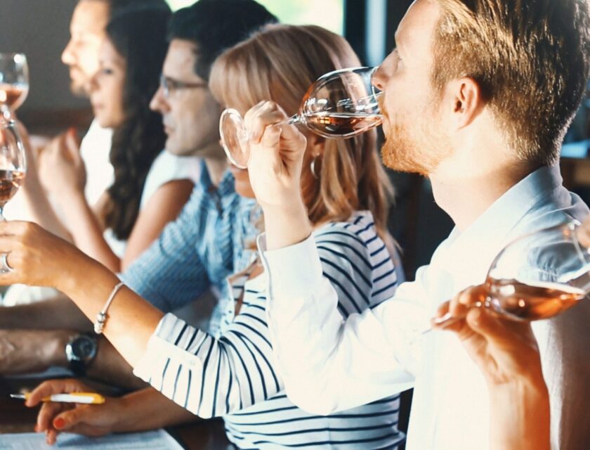 Catadores de vinos naturales